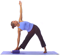 Yoga: Advanced triangle with block 1