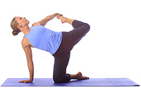 Yoga: Kneeling single leg half bow 1